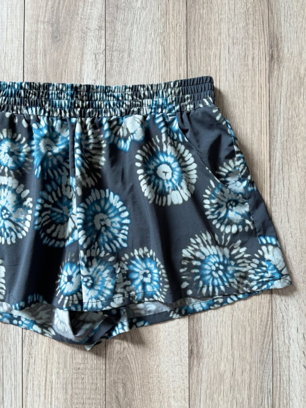 Toad&Co Sunkissed Pull On Shorts Big Sky Blue Tie Dye Womens Medium Gorpcore - Picture 3 of 13